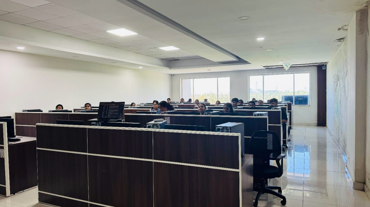 Laravel Fundamentals Session for Final-Year Students photo 2