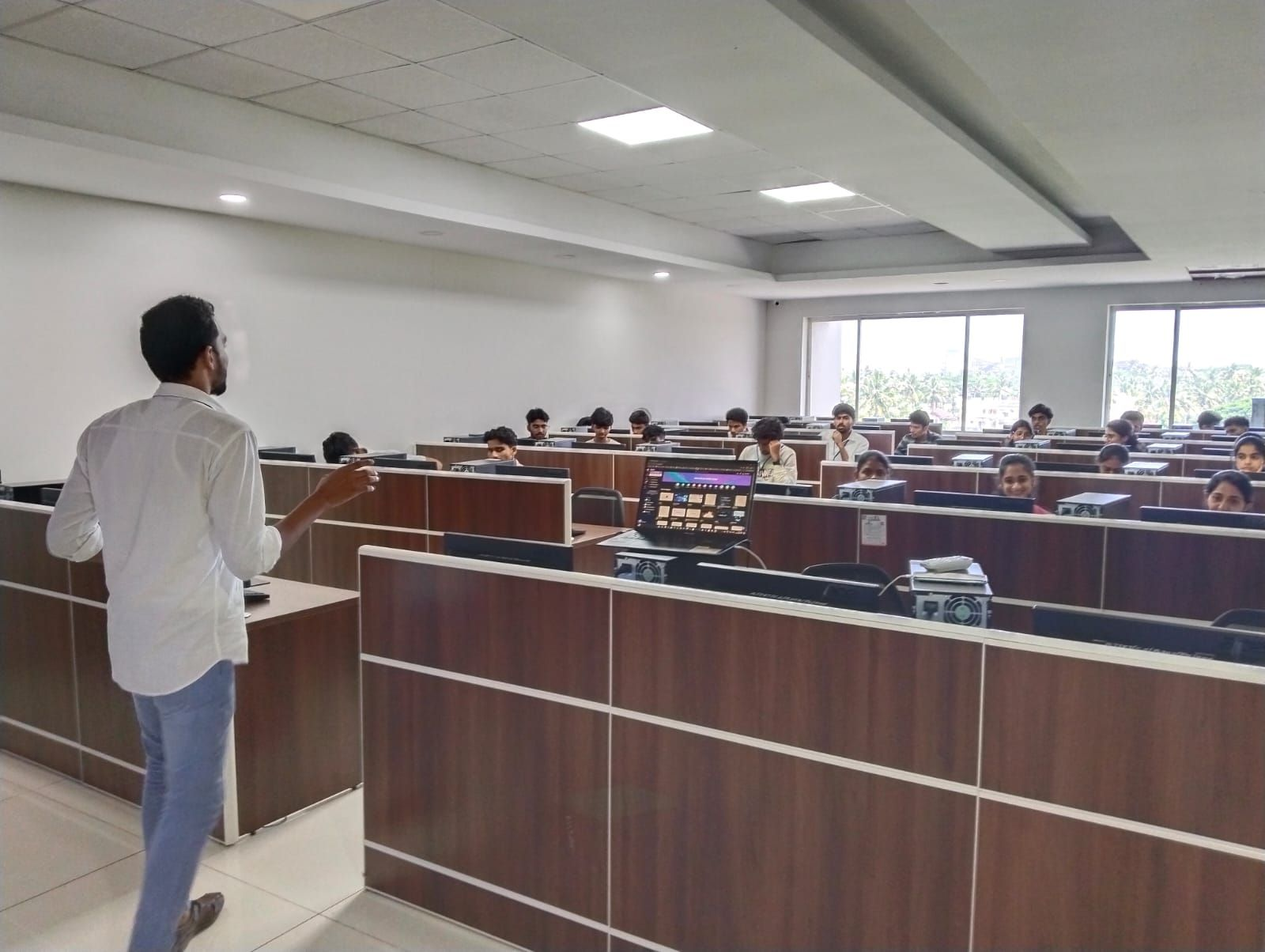 Laravel Fundamentals Session for Final-Year Students photo 3