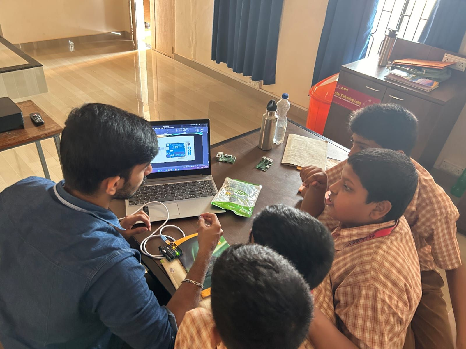 Arduino & Embedded Systems Workshop for High School Students photo 4